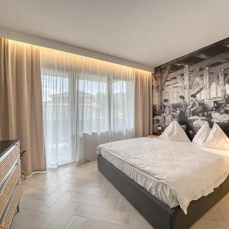Aparthotel Goldfinger + Lana